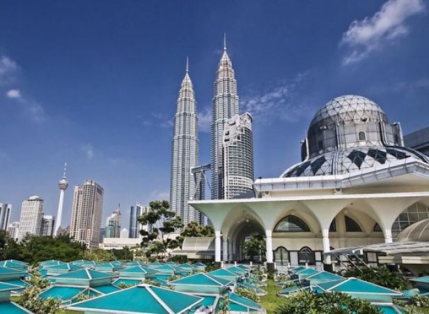 Kuala Lumpur and Langkawi Island tour including Batu cave with Genting Highland