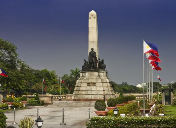 Sightseeing Tour Including Intramuros and Fort Santiago