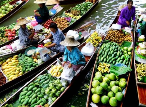 Damnoen saduak floating market and Rose Garden with lunch